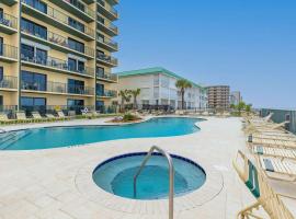 Ocean Views from Your Private Balcony! Sunglow Resort 606 by Brightwild，位于德通纳海滩海岸的酒店