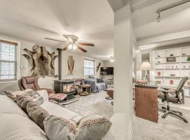 6 Mi to Ski Cloudcroft Home with Fire Pit and Grill，位于克劳德克罗夫特的酒店