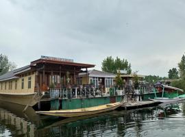 Movie land group of house boats，位于斯利那加的酒店