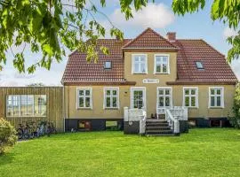 5 Bedroom Nice Home In Svaneke