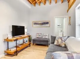 Chic Apt in the Heart of Downtown Canandaigua