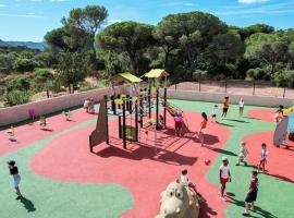 loue mobilhome 3 chambres，位于勒米伊的豪华帐篷营地