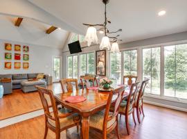 Spacious Princeton Home with Patio - Pets Welcome!，位于普林斯顿的酒店