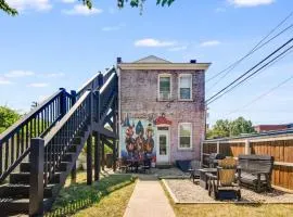 Historic 3-BR Downtown Bourbon Getaway