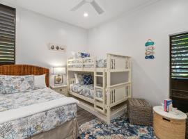 Beautiful 2br condo with partial ocean view，位于科洛阿的酒店