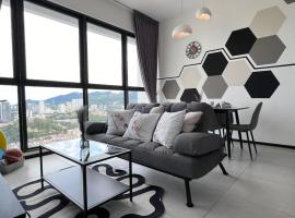 Georgetown Skypool Urban 2BR Family & Baby-Friendly 9pax Seaview Penang，位于日落洞的带按摩浴缸的酒店
