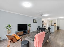 Modern New Townhouse in Booval，位于Bundamba的酒店