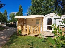 Mobilhome 5 place proche mer，位于Angles的酒店