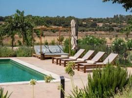 La Casa de Los Grandes BRAND NEW 5BR Finca with Pool，位于Ruberts的酒店