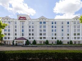 Hampton Inn & Suites Raleigh Cary Lenovo Center，位于卡瑞的酒店