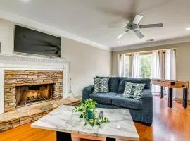 5 Mi to Lake Acworth Georgia Gem with Private Patio