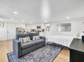 Studio on Main Street，位于罗斯维尔的酒店