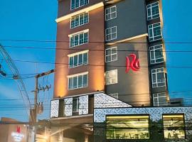 โรงแรมริเวอร์ ซิตี้ ปัตตานี，位于Ban Ru Sa Mi Lae的带停车场的酒店