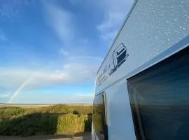 CAMPING-SYLT Wohnwagen mit Blick aufs Meer