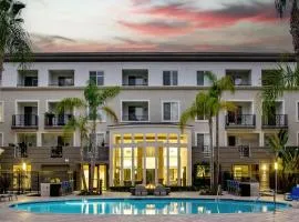 Luxe Marina Del Rey Apartment,Parking, Gym, Pool, jacuzzi,BBQ