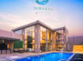 Nirvana Chalets，位于Khirbat as Suwayrāt的酒店