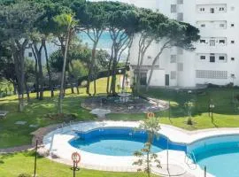 Studio Close to the Beach with Sea Views and Pool