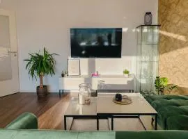Cosy 4 room apartment - AC - free parking - balcony - workspace