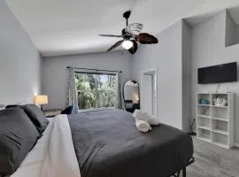 Spacious 3BR Family Home Near Sponge Docks