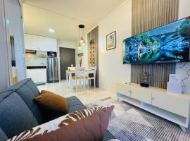 1 BedroomDeLuxe Condo w/Balcony, Pool & Gym，位于公主港的分契式公寓