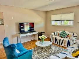 Chic Home with Expansive Backyard- duplex back unit