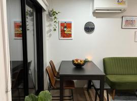 Cosy 2B apartment with private parking，位于穆拉宾的酒店