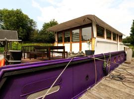 Nuit insolite à bord d'une péniche, 6 personnes，位于贝尔格的船屋