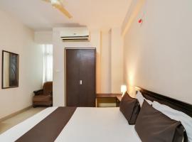 OYO Hotel Srinivasa Grand，位于海得拉巴Abids的酒店