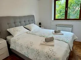 Room Tinna Cres