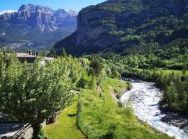 Apartamento con vistas al Parque Nacional de Ordesa y Monteperdido，位于托尔拉的酒店