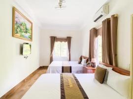 Gold Plus hotel,位于峰牙的酒店