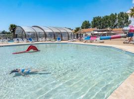 Accès direct plage - Camping 4 - Piscine - eeic00，位于滨海拉特朗什的酒店