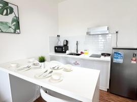 K Avenue DELUXE STUDIO 4-5PAX 5MIN TO KKIA，位于东贡岸的酒店