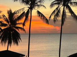 Reboot Retreat Beach Resort, Restaurant, and Coffee Shop，位于Ban Talat Bang San的酒店