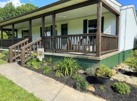 Grassy Meadow Getaway - HOT TUB!，位于Mount Nebo的酒店