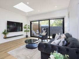 Preston Lux House 5 bed 5 bath，位于墨尔本的酒店