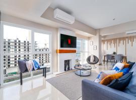 Luxury Condo Ocean View 1,2,3, & 4 Bedrooms Infinity Pool Gym Spa Next to Okada Solaire MOA NAIA Airport，位于马尼拉的酒店
