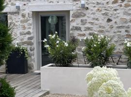 Le Passage Secret，位于Fleury-en-Bière的酒店