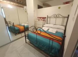 Appartamento monolocale con giardino, Siena 15 min，位于罗西亚的酒店