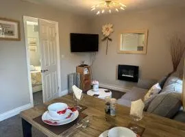 Lesbury Lodge - (a 'bijou residence') with hot tub
