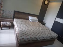 Thane Balkum master bed room for rent，位于Kolshet的酒店