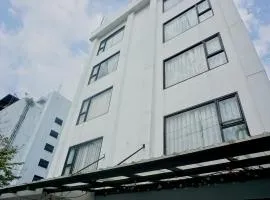 Hash Apartment Silom Soi 3 triple room