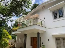 City Crystal Homestay - Thrissur