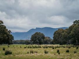 Northern Grampians Hideaway by Tiny Away，位于Dadswells Bridge的酒店