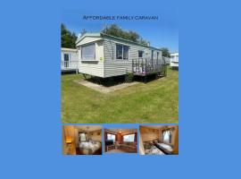 Affordable family caravan PROMENADE，位于英戈尔德梅尔斯的酒店