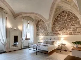 Calzaiuoli Apartments by Mamo Florence