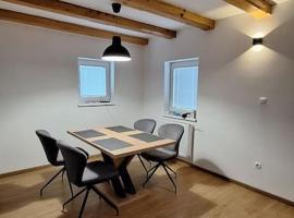 Wellness house ZoJa with outdoor sauna and hot tub，位于Boštanj的酒店