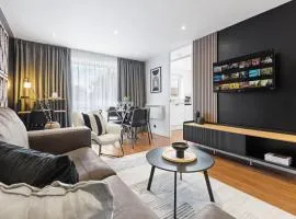 Designer 2BR Apartment, Superking Bed, Near Central London