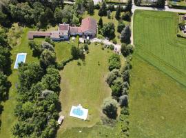 Le Clos des Collières，位于Marcollin的酒店