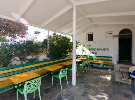 Fira Backpackers Place，位于费拉的酒店